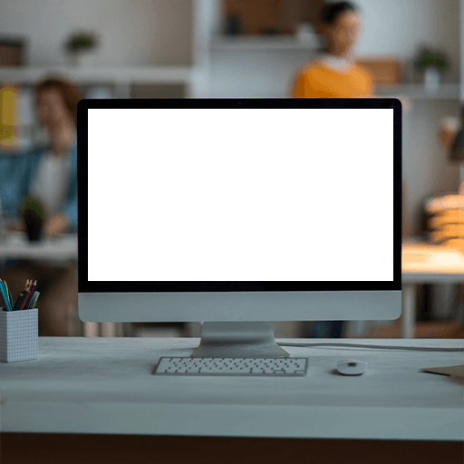 Werkplek met leeg scherm waarin een digitale interface-overlay zichtbaar is